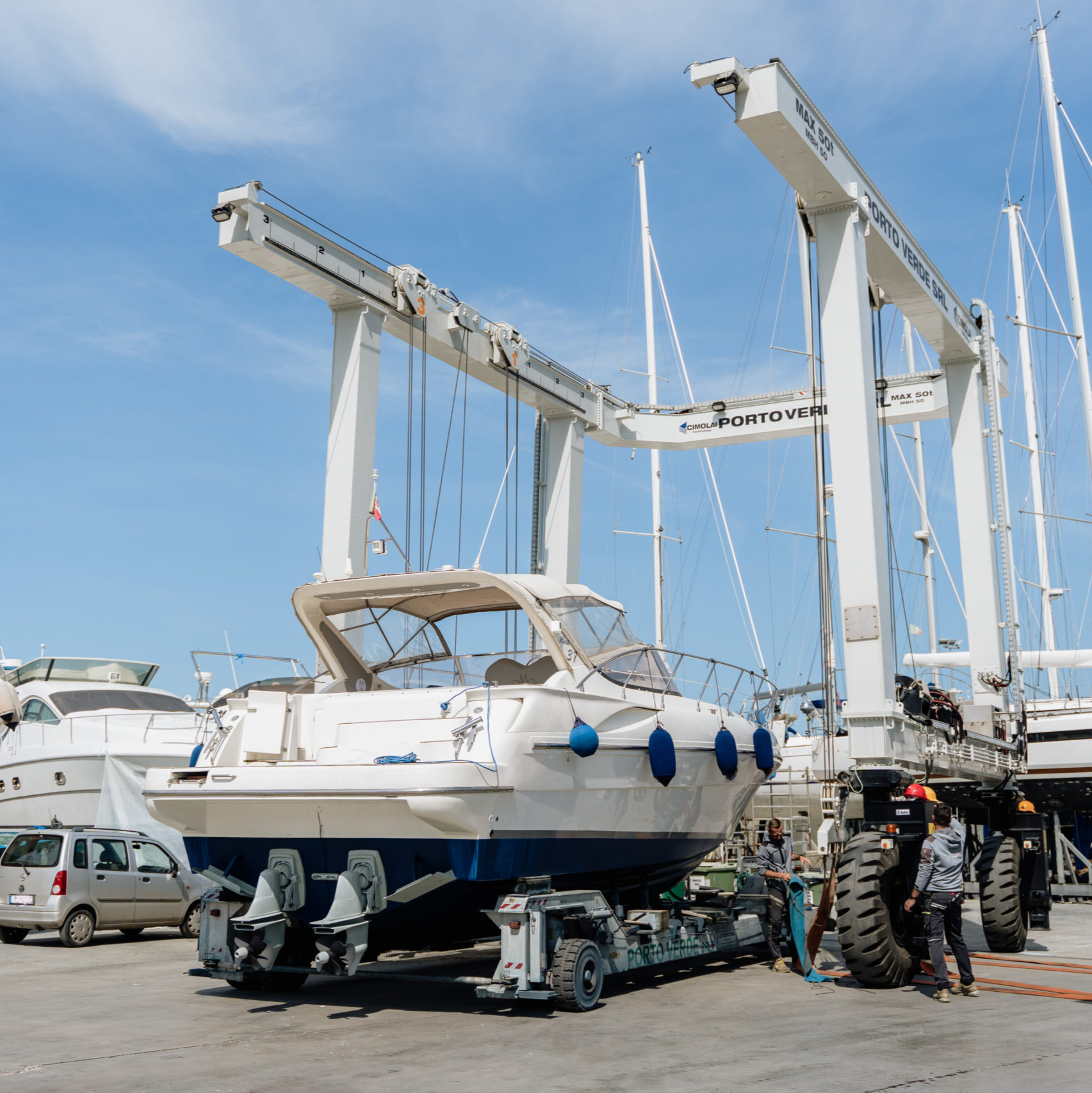 Varo e alaggio di una barca a vela
