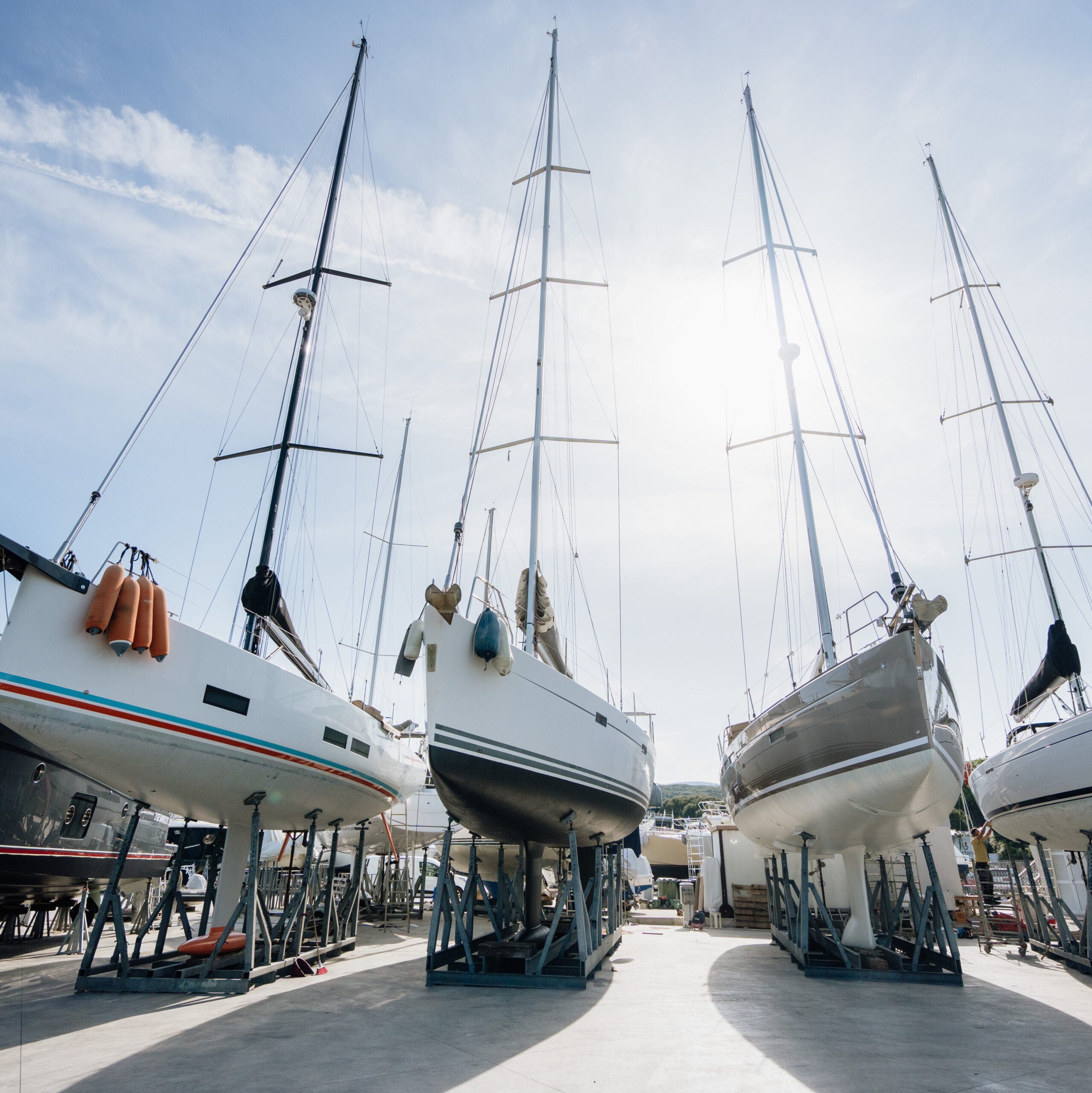Varo e alaggio di una barca a vela